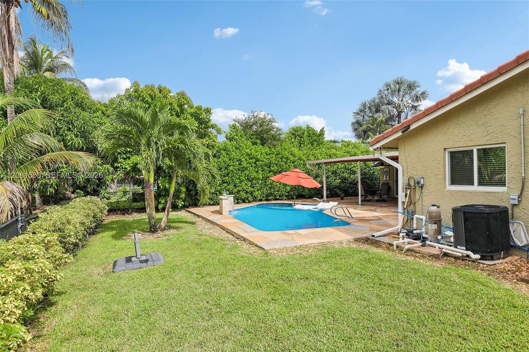 For Sale: $700,000 (5 beds, 2 baths, 2094 Square Feet)