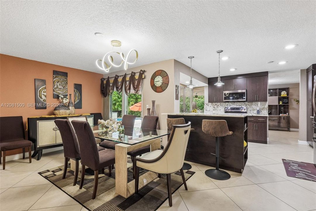For Sale: $700,000 (5 beds, 2 baths, 2094 Square Feet)