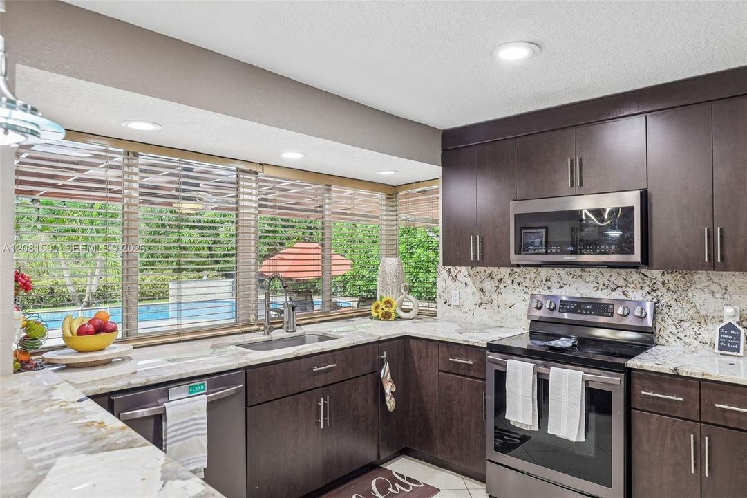 For Sale: $700,000 (5 beds, 2 baths, 2094 Square Feet)