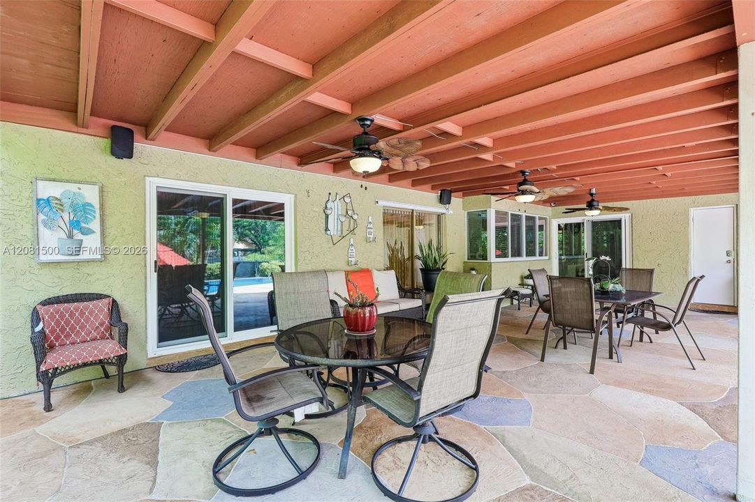 For Sale: $700,000 (5 beds, 2 baths, 2094 Square Feet)