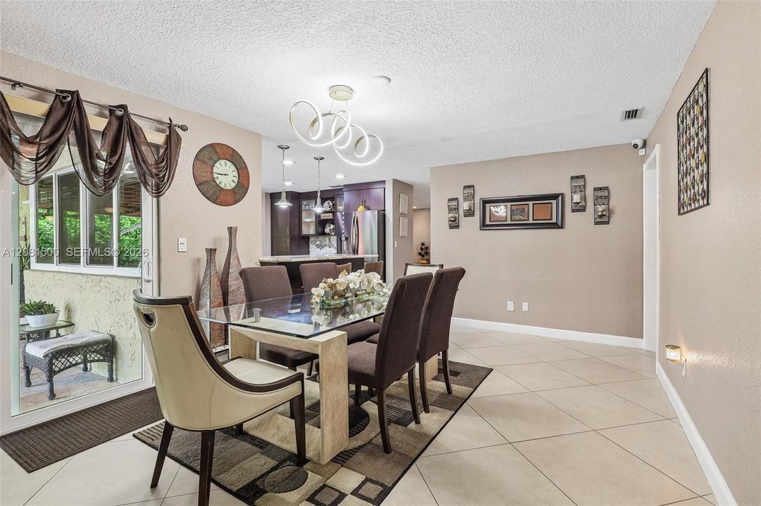 For Sale: $700,000 (5 beds, 2 baths, 2094 Square Feet)