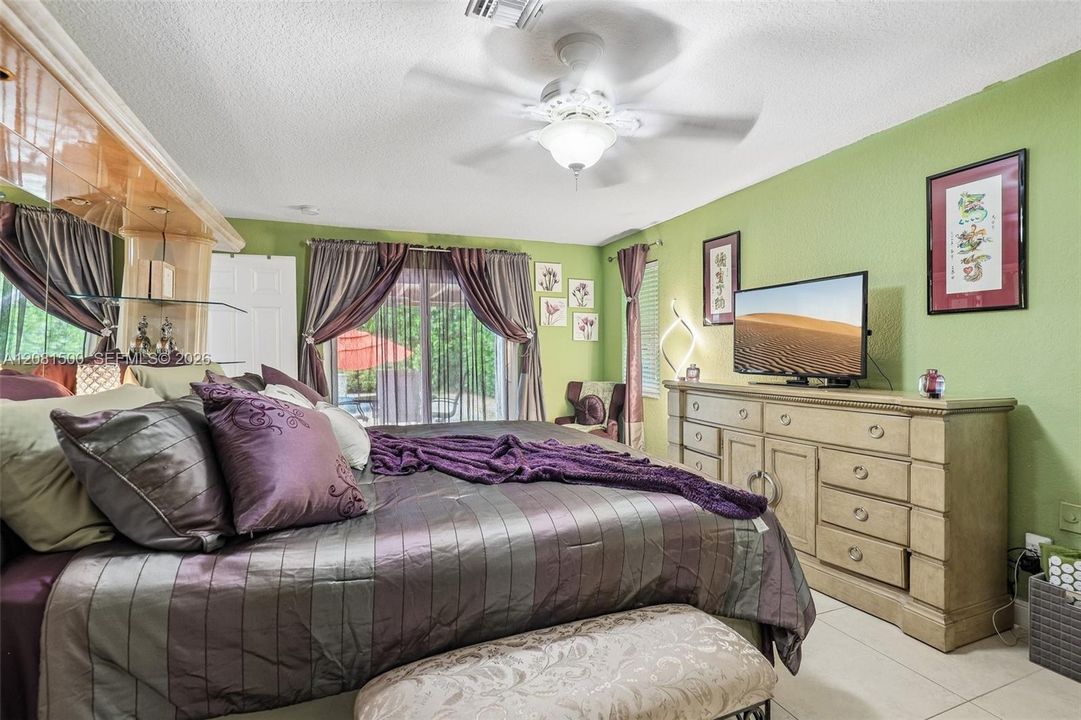 For Sale: $700,000 (5 beds, 2 baths, 2094 Square Feet)