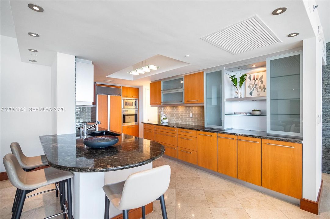 For Rent: $16,000 (3 beds, 3 baths, 2024 Square Feet)