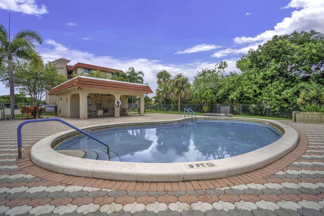 Sattelite Pool