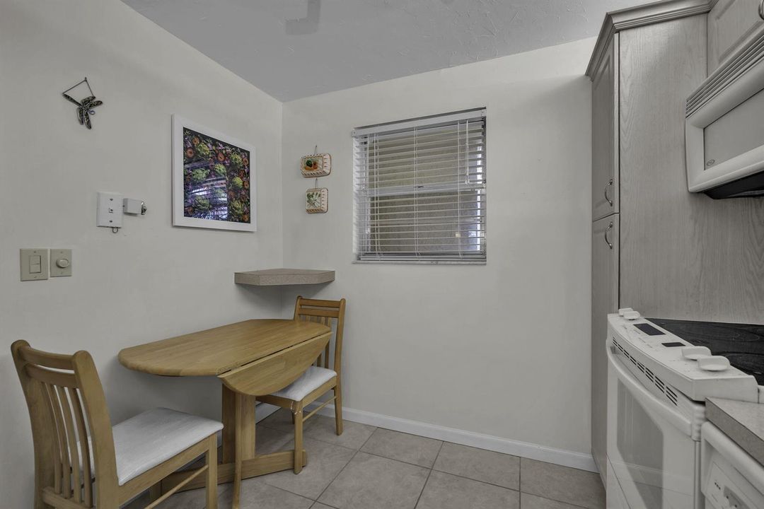 Eat-In Kitchen