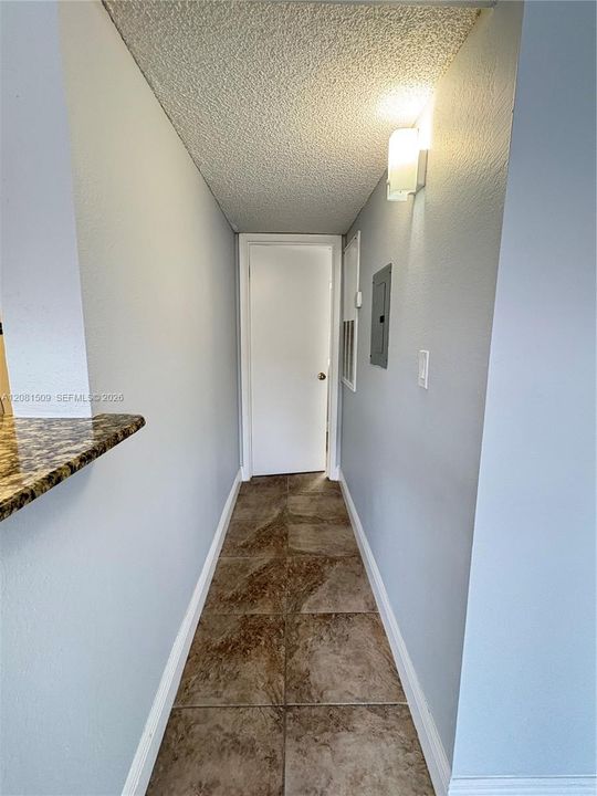 For Rent: $2,400 (2 beds, 2 baths, 979 Square Feet)