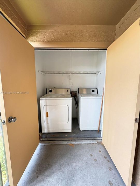 For Rent: $2,400 (2 beds, 2 baths, 979 Square Feet)