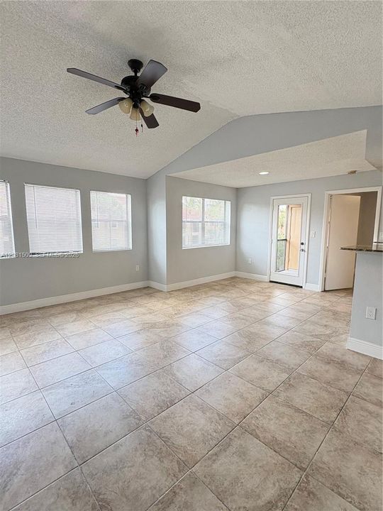 For Rent: $2,400 (2 beds, 2 baths, 979 Square Feet)