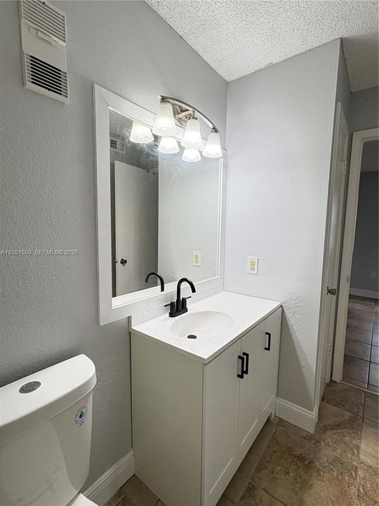 For Rent: $2,400 (2 beds, 2 baths, 979 Square Feet)