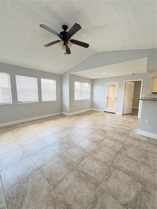 For Rent: $2,400 (2 beds, 2 baths, 979 Square Feet)