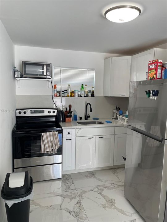 В аренду: $2,500 (2 спален, 1 ванн, 900 Квадратных фут)