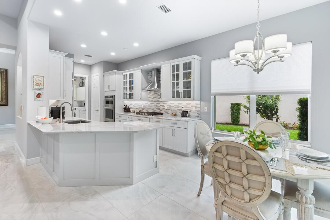 724 SW Pebble Lane-35