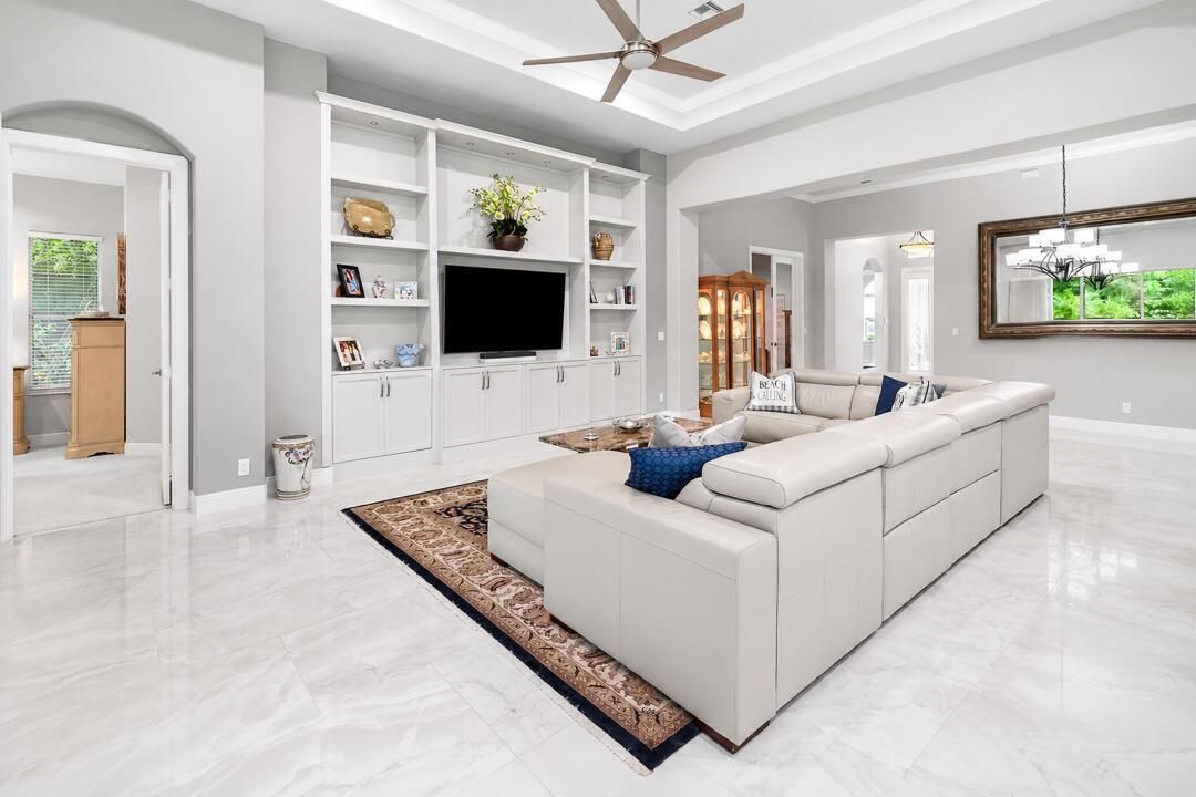 724 SW Pebble Lane-38
