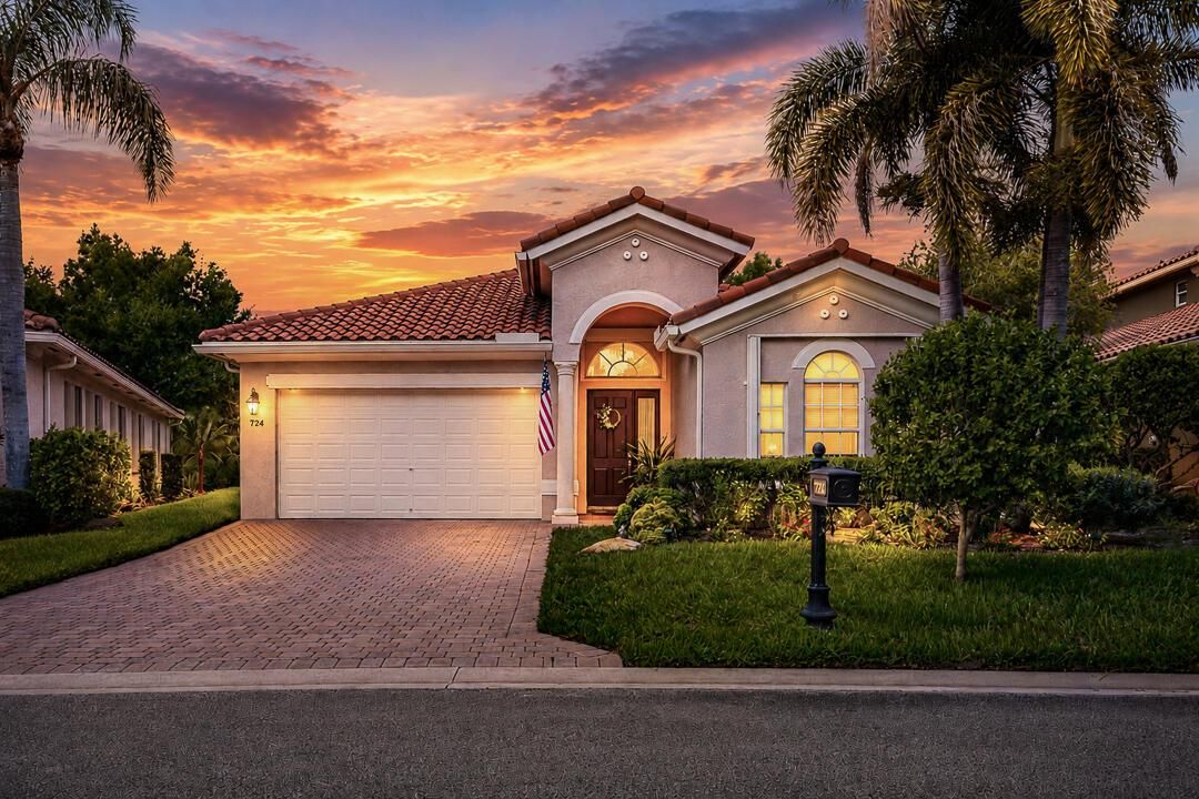 724 SW Pebble Lane-44