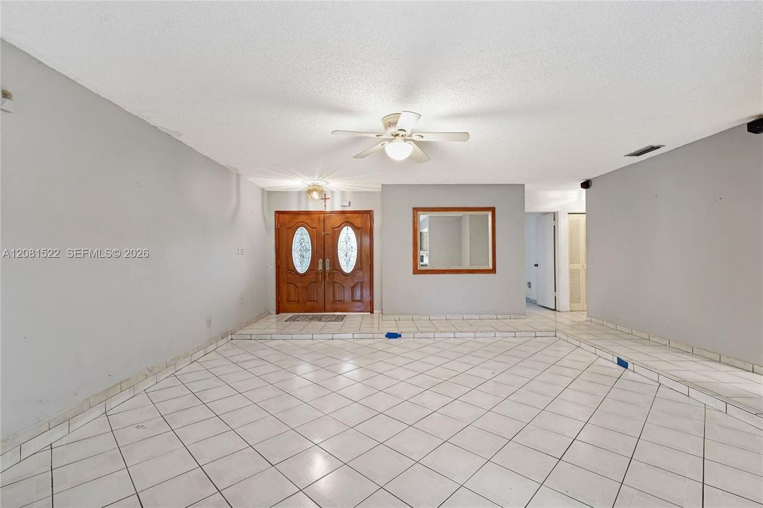En Venta: $390,000 (3 camas, 2 baños, 1481 Pies cuadrados)