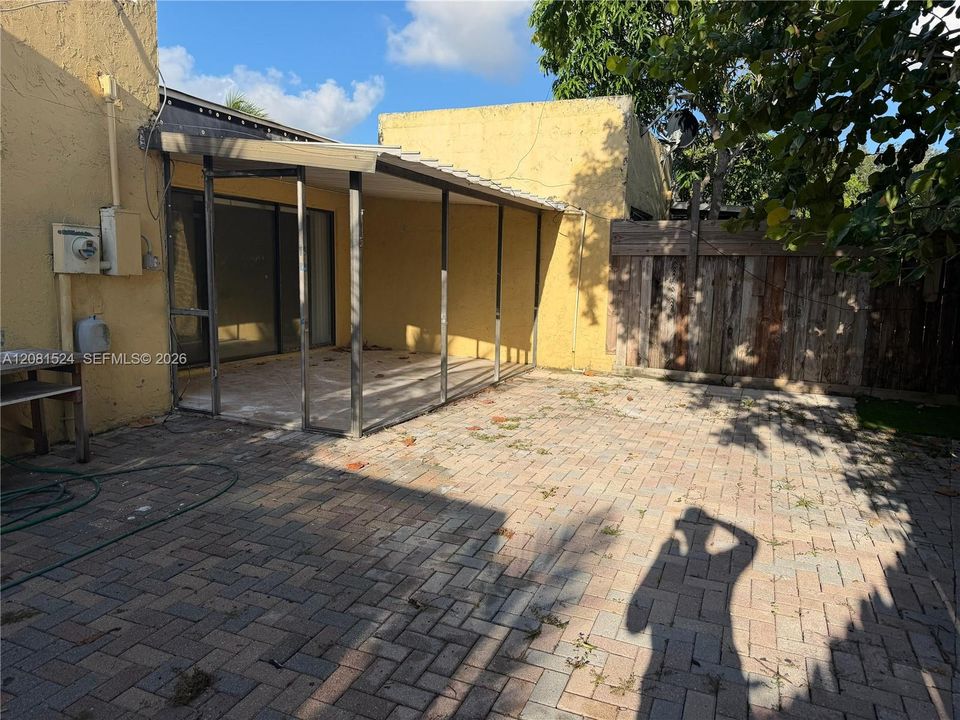 For Rent: $2,950 (4 beds, 2 baths, 1308 Square Feet)