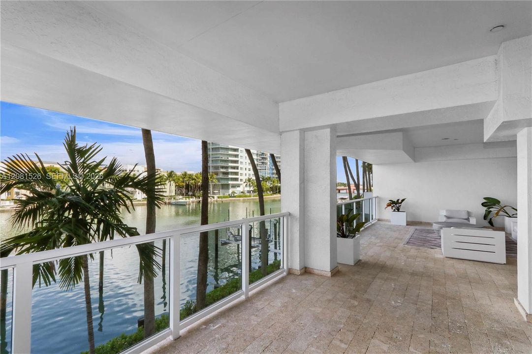 En Venta: $1,800,000 (3 camas, 3 baños, 1680 Pies cuadrados)