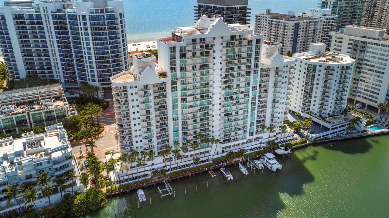 En Venta: $1,800,000 (3 camas, 3 baños, 1680 Pies cuadrados)