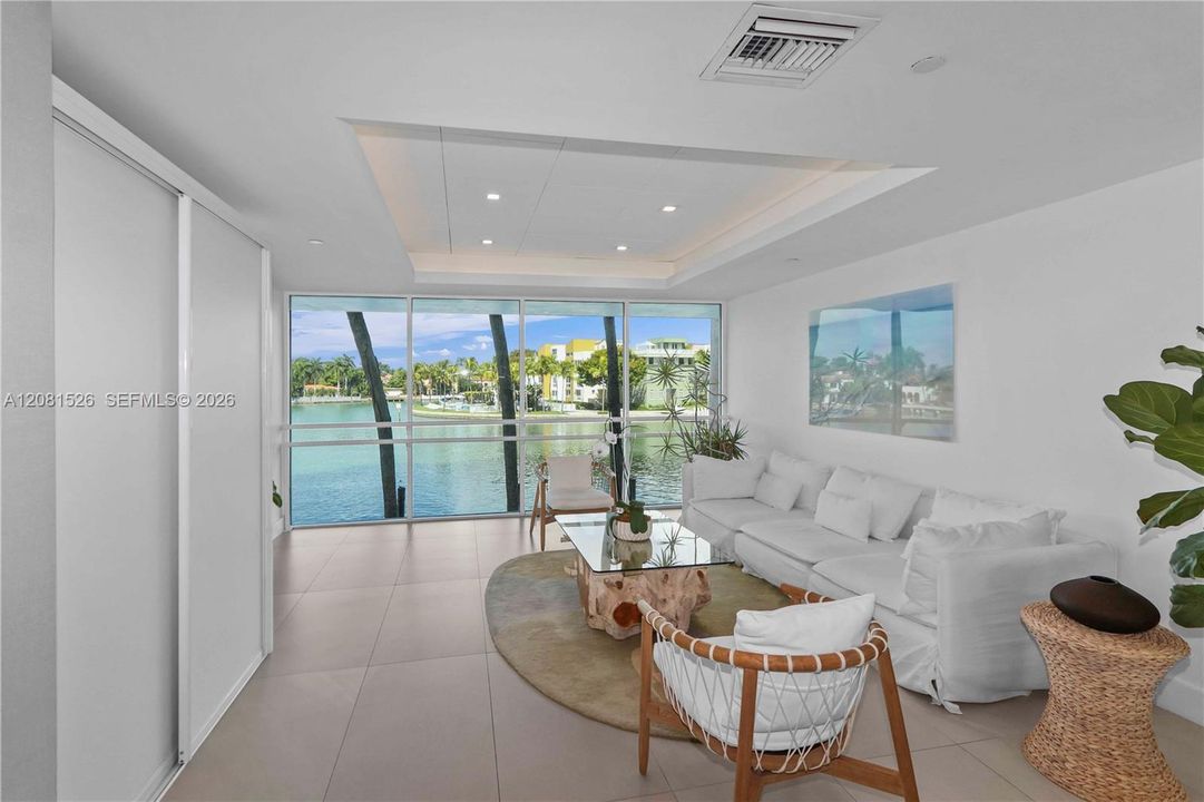 En Venta: $1,800,000 (3 camas, 3 baños, 1680 Pies cuadrados)