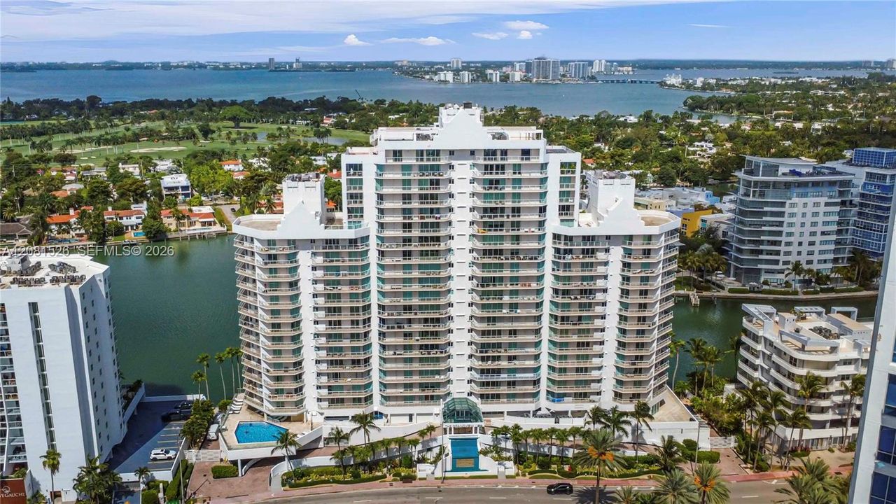 En Venta: $1,800,000 (3 camas, 3 baños, 1680 Pies cuadrados)