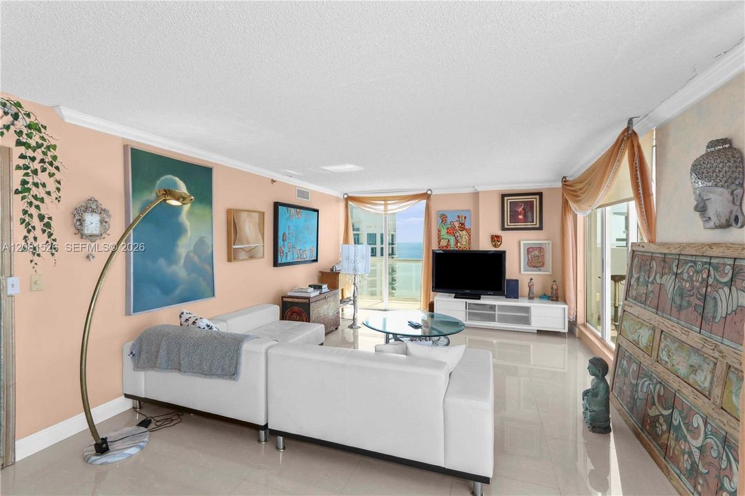 En Venta: $1,800,000 (3 camas, 3 baños, 1680 Pies cuadrados)