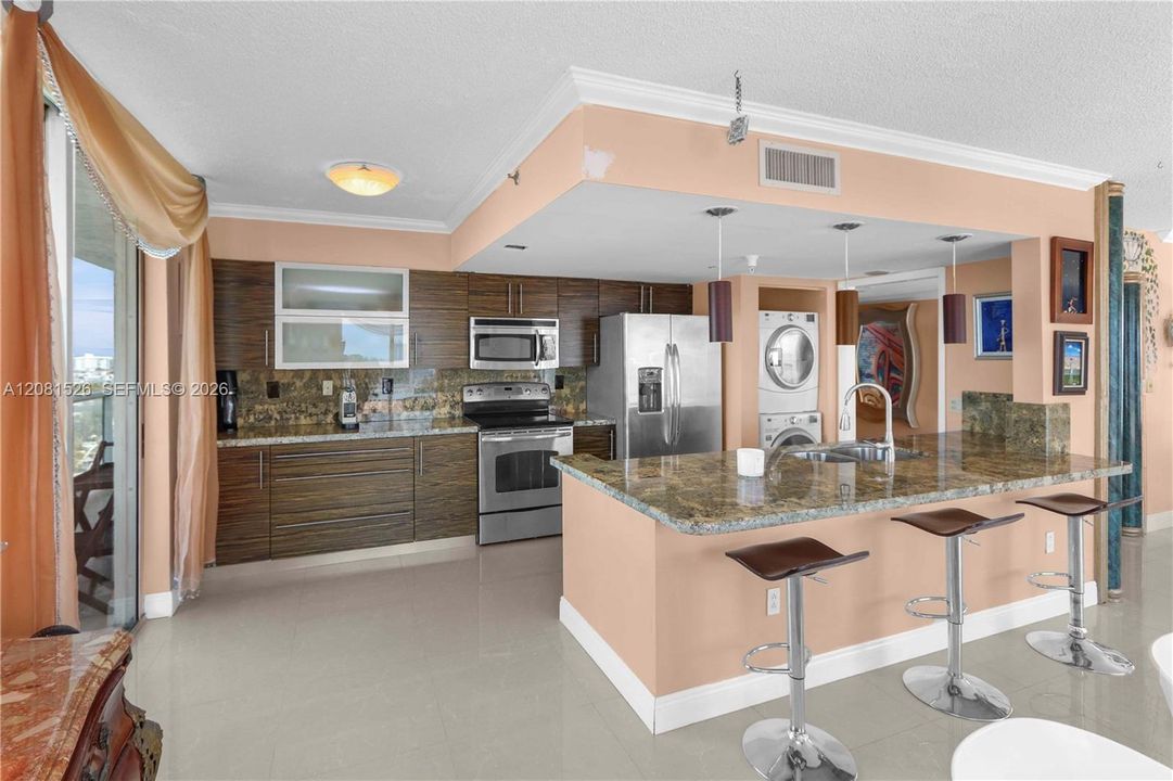 En Venta: $1,800,000 (3 camas, 3 baños, 1680 Pies cuadrados)