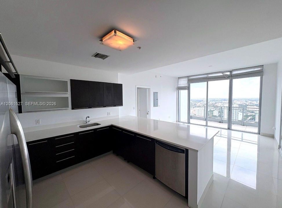 В аренду: $3,900 (2 спален, 2 ванн, 1079 Квадратных фут)