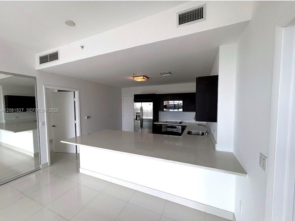 В аренду: $3,900 (2 спален, 2 ванн, 1079 Квадратных фут)