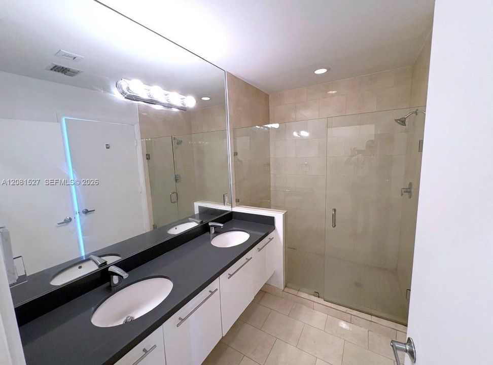 В аренду: $3,900 (2 спален, 2 ванн, 1079 Квадратных фут)