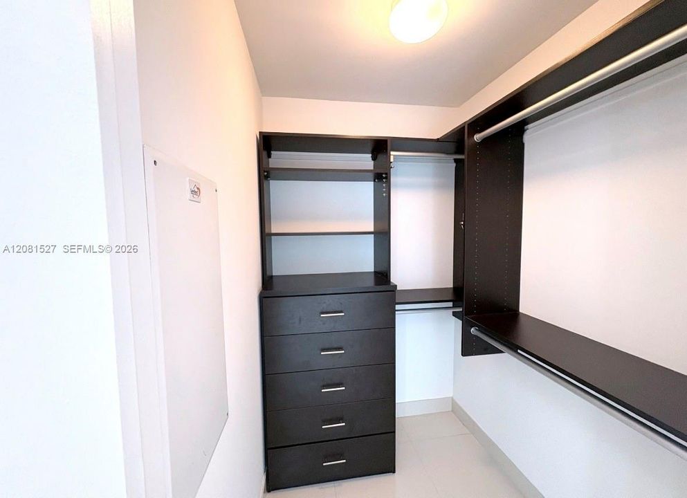 В аренду: $3,900 (2 спален, 2 ванн, 1079 Квадратных фут)