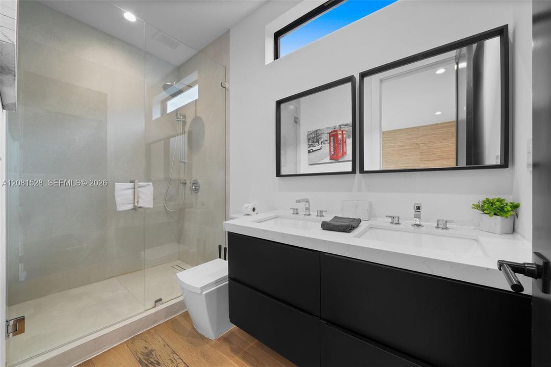 En Venta: $1,225,000 (3 camas, 2 baños, 1661 Pies cuadrados)
