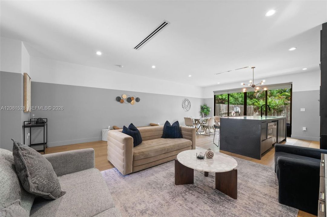 En Venta: $1,225,000 (3 camas, 2 baños, 1661 Pies cuadrados)