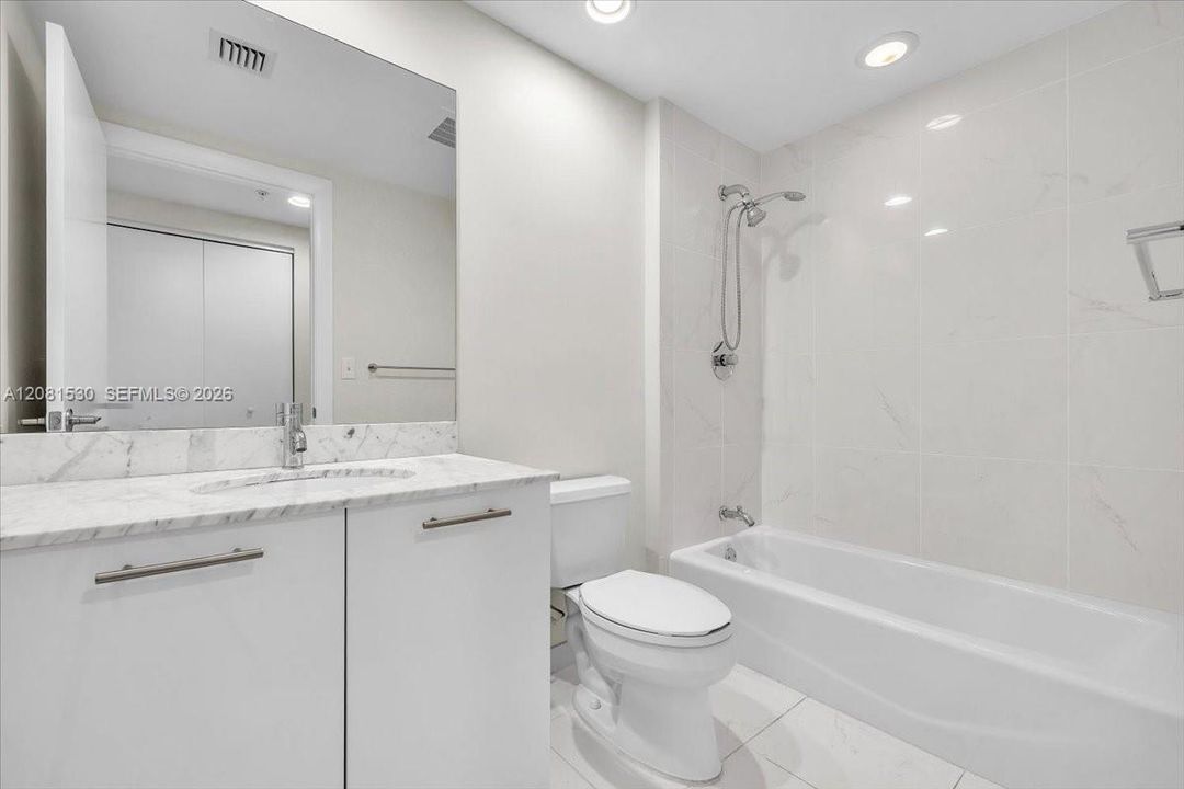 For Sale: $250,000 (2 beds, 2 baths, 1180 Square Feet)