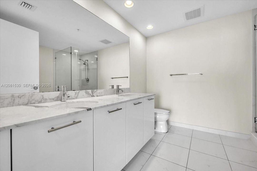 For Sale: $250,000 (2 beds, 2 baths, 1180 Square Feet)