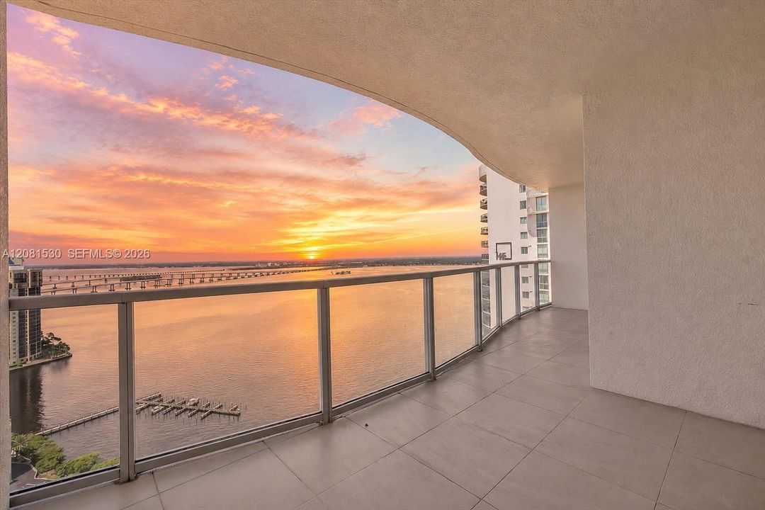 For Sale: $250,000 (2 beds, 2 baths, 1180 Square Feet)