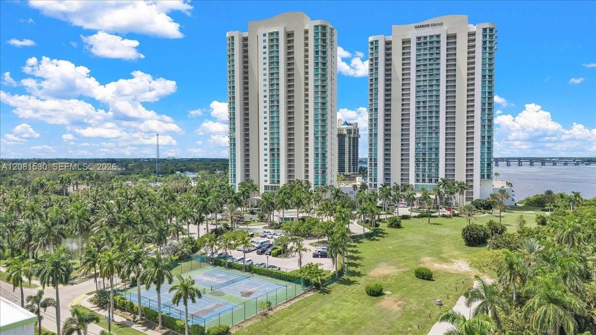 For Sale: $250,000 (2 beds, 2 baths, 1180 Square Feet)