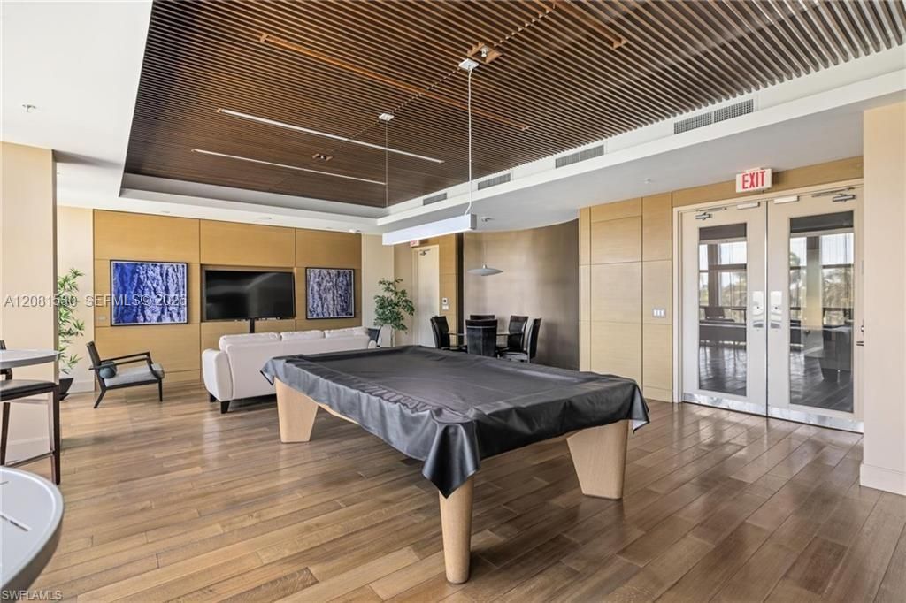 For Sale: $250,000 (2 beds, 2 baths, 1180 Square Feet)