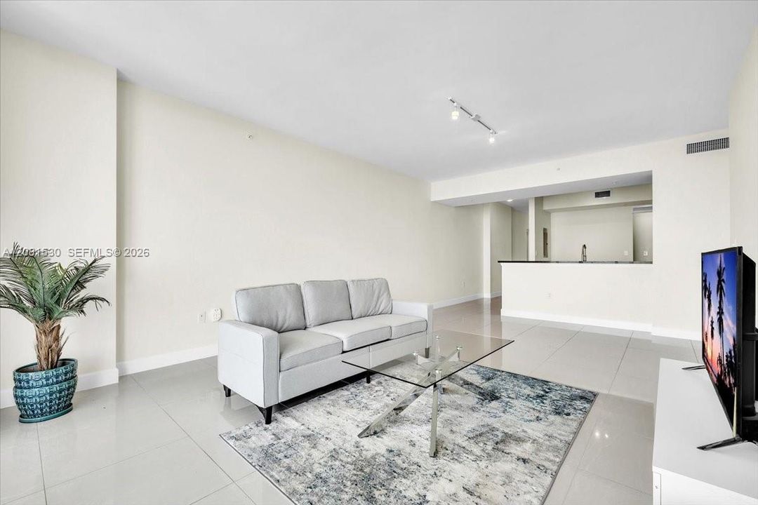For Sale: $250,000 (2 beds, 2 baths, 1180 Square Feet)