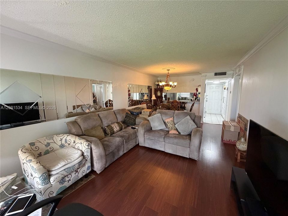 En Venta: $205,000 (2 camas, 1 baños, 832 Pies cuadrados)