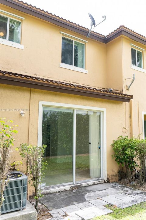 В аренду: $2,375 (2 спален, 2 ванн, 1314 Квадратных фут)