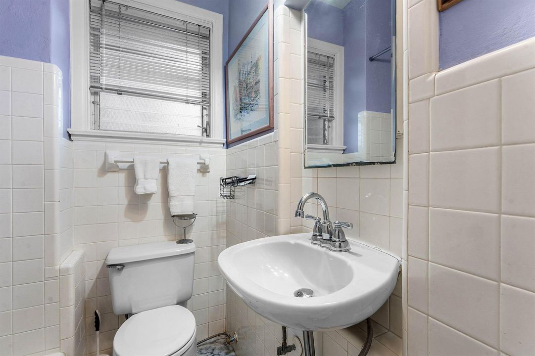 025 Guest bathroom