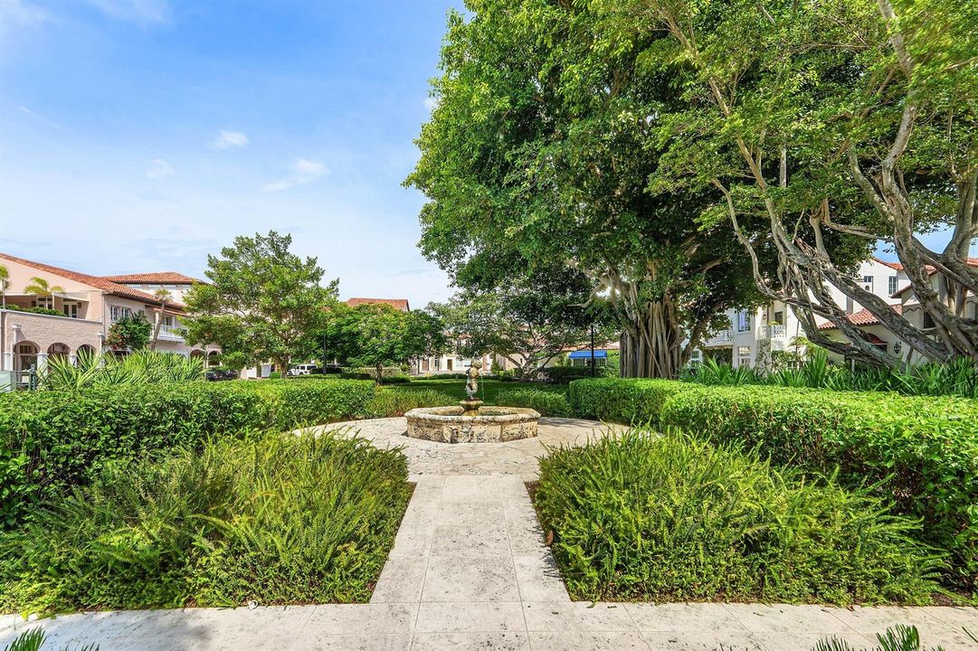 029 Phipps Plaza park