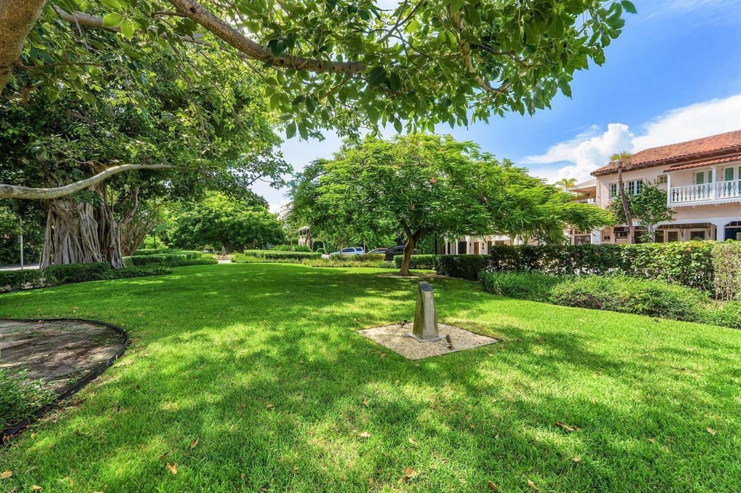 031 Phipps Plaza park