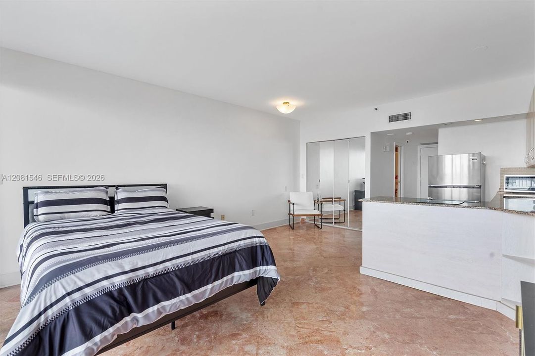For Rent: $2,150 (0 beds, 1 baths, 400 Square Feet)