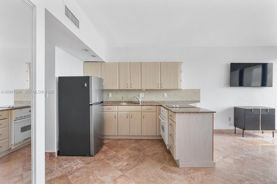 For Rent: $2,150 (0 beds, 1 baths, 400 Square Feet)