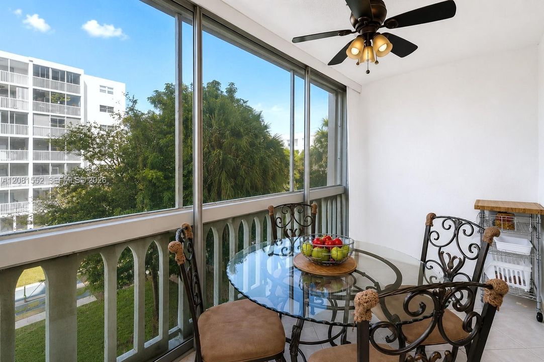 For Rent: $2,300 (2 beds, 2 baths, 1092 Square Feet)