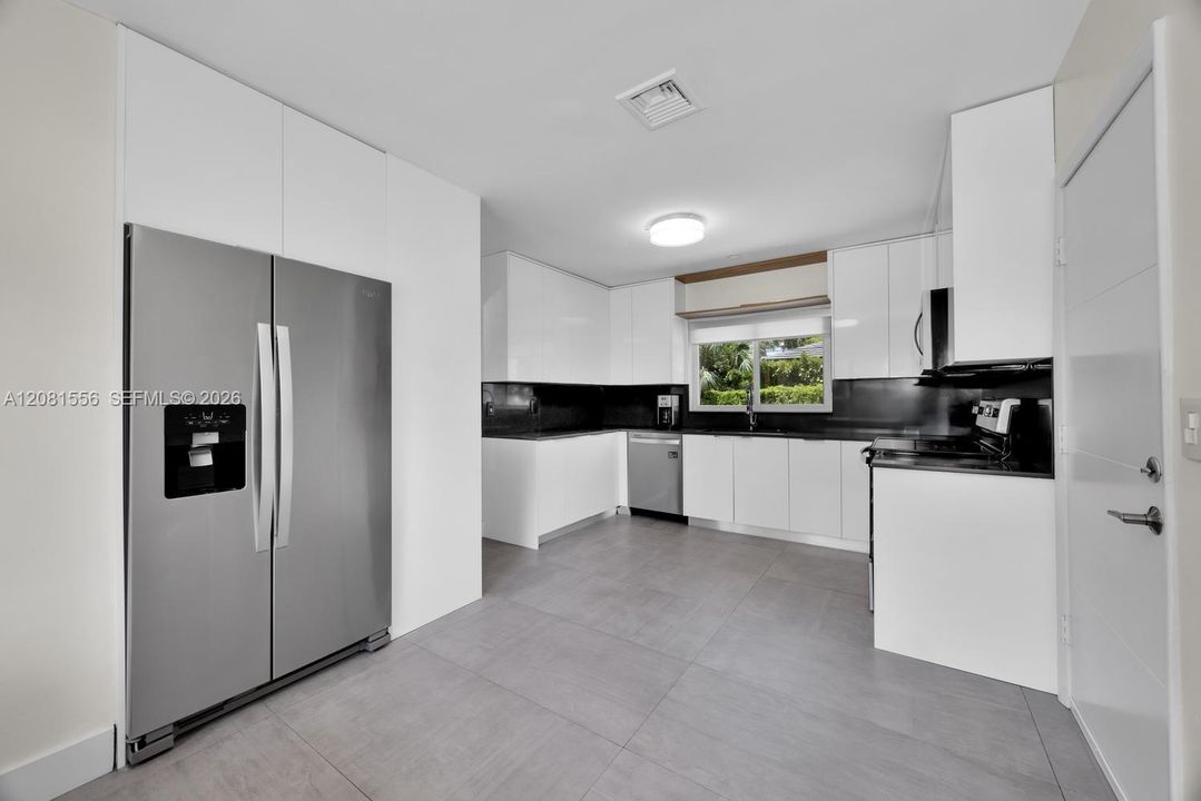 For Rent: $11,800 (3 beds, 3 baths, 2144 Square Feet)