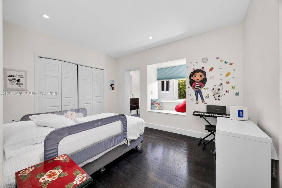 For Rent: $11,800 (3 beds, 3 baths, 2144 Square Feet)