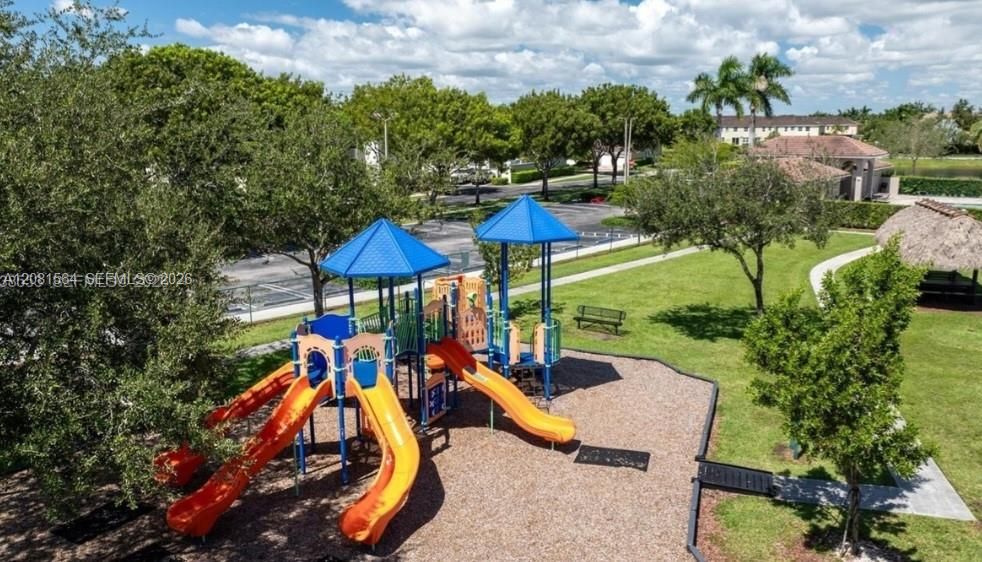 En Venta: $325,000 (3 camas, 2 baños, 1519 Pies cuadrados)