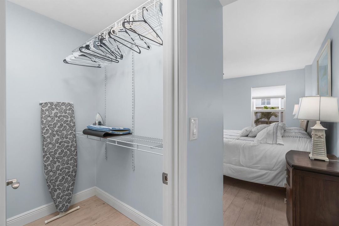 Walk-in Closet